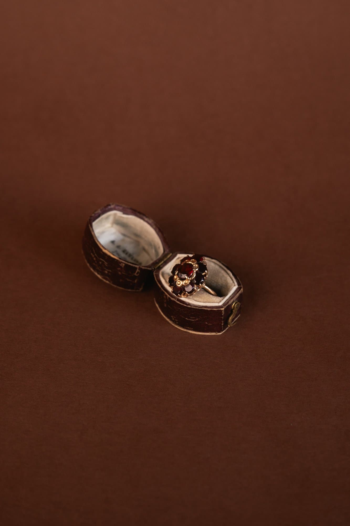 Anello vintage in oro 18kt con granati
